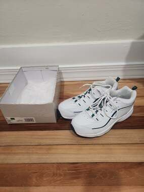 Women's Easy Spirit Romy White Lightweight Easy-On Walking Shoes 8 Wide